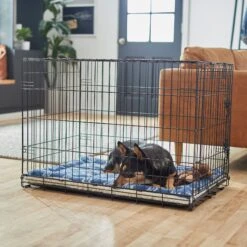 Frisco Plush Tri-fold Arrow Print Dog Crate Mat 11 Frisco Plush Tri-fold Arrow Print Dog Crate Mat -Pup Haven Sales Store 255998 PT5. AC SS1800 V1616121684