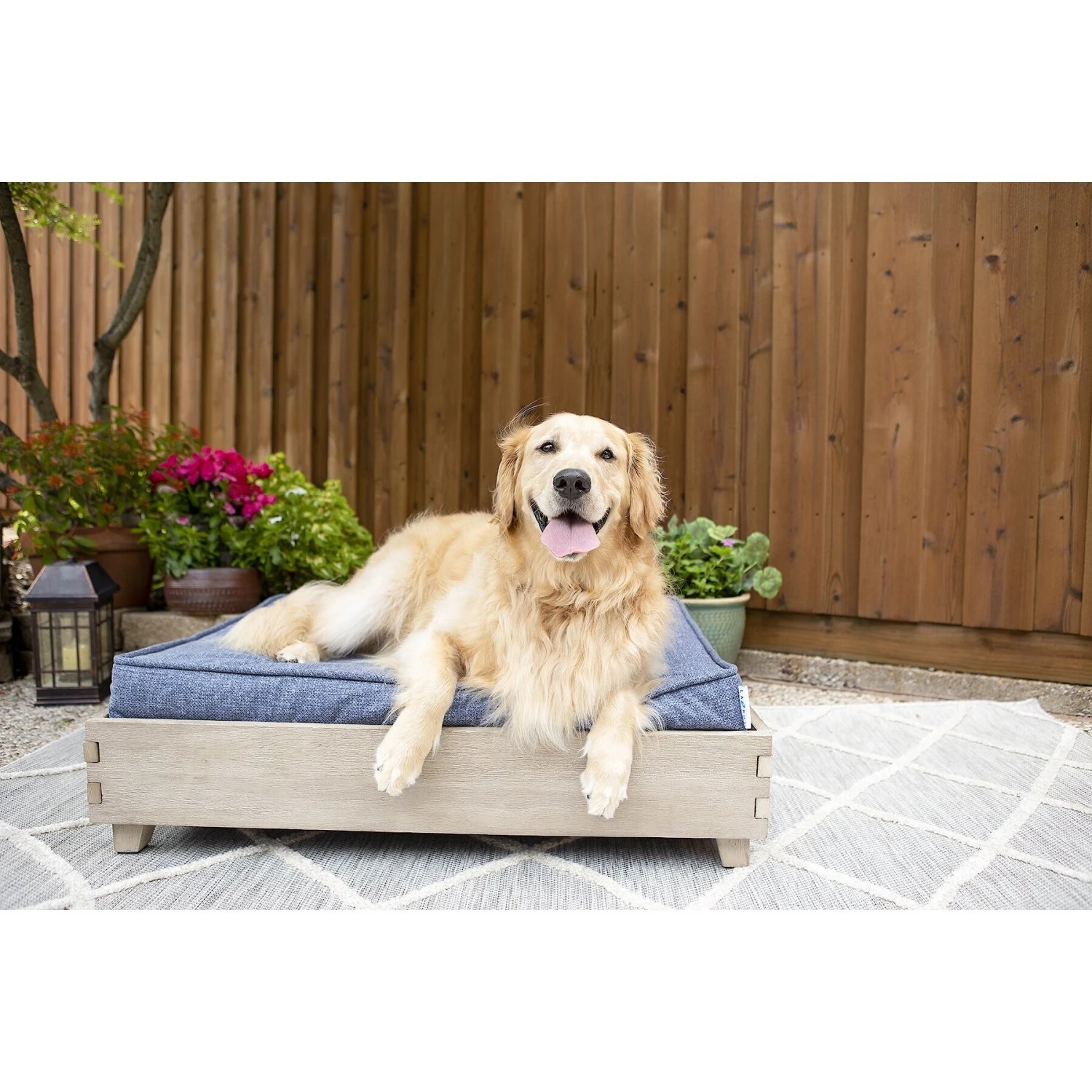 La-Z-Boy Bailey Indoor/Outdoor Sofa Dog Bed 4 La-Z-Boy Bailey Indoor/Outdoor Sofa Dog Bed - Image 4