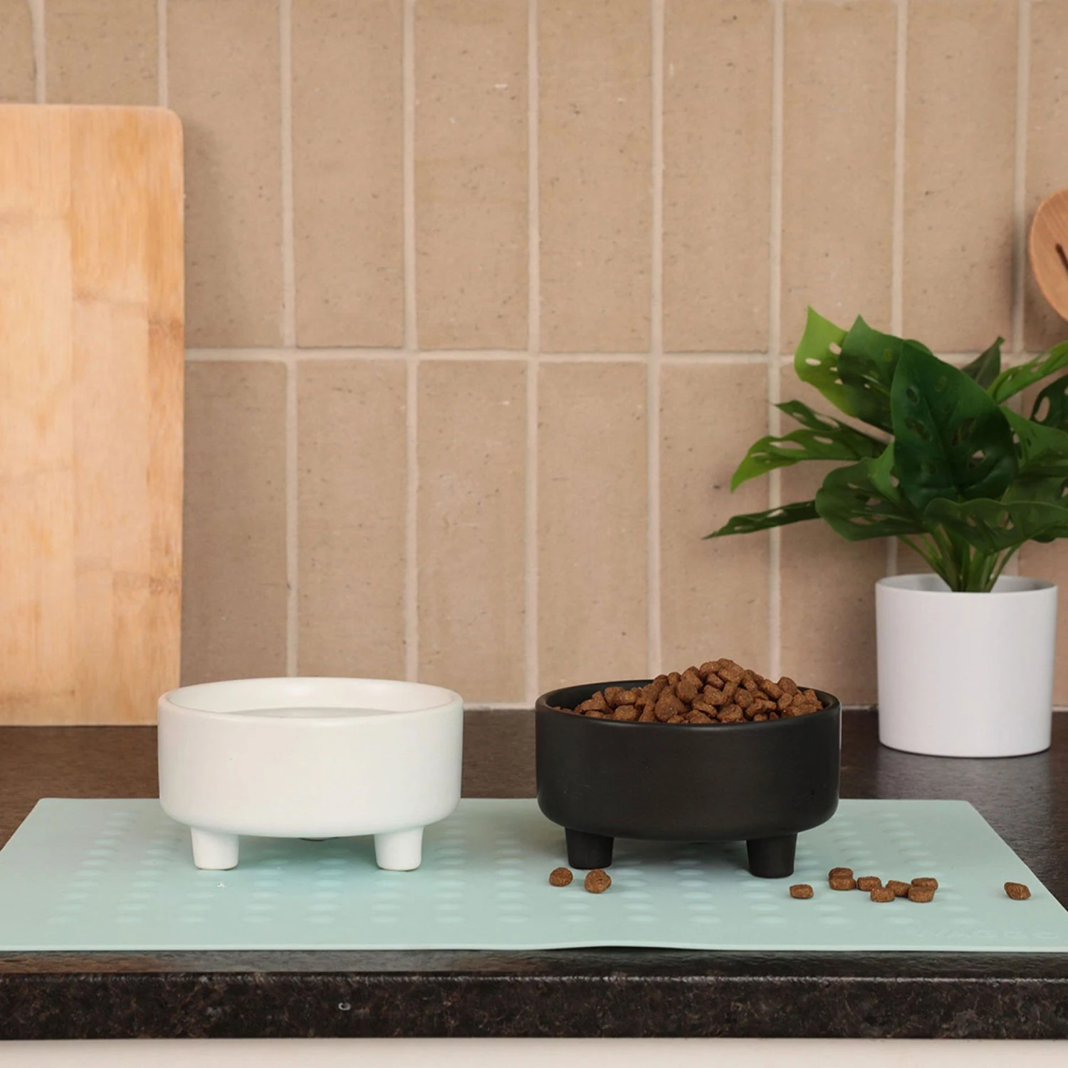 Waggo Uplift Elevated Ceramic Cat & Dog Bowl 5 Waggo Uplift Elevated Ceramic Cat & Dog Bowl - Image 5